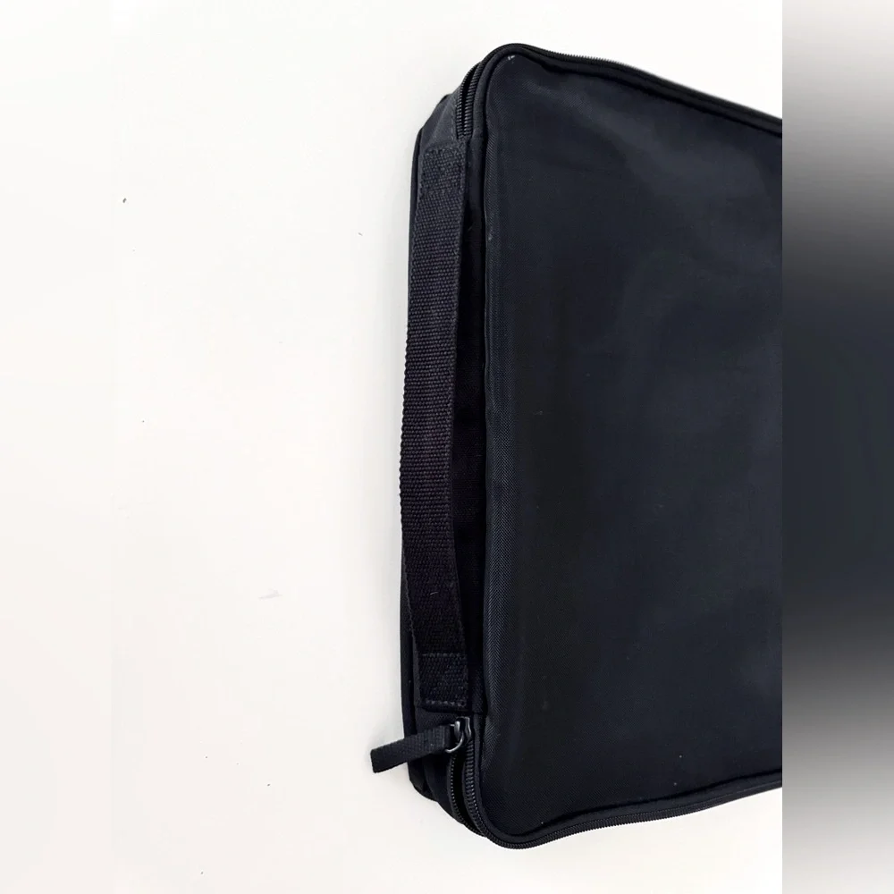 Black Lightweight Expandable Laptop Bag for 15